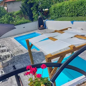  Appartamento As With Swimming Pool And A Large Yard